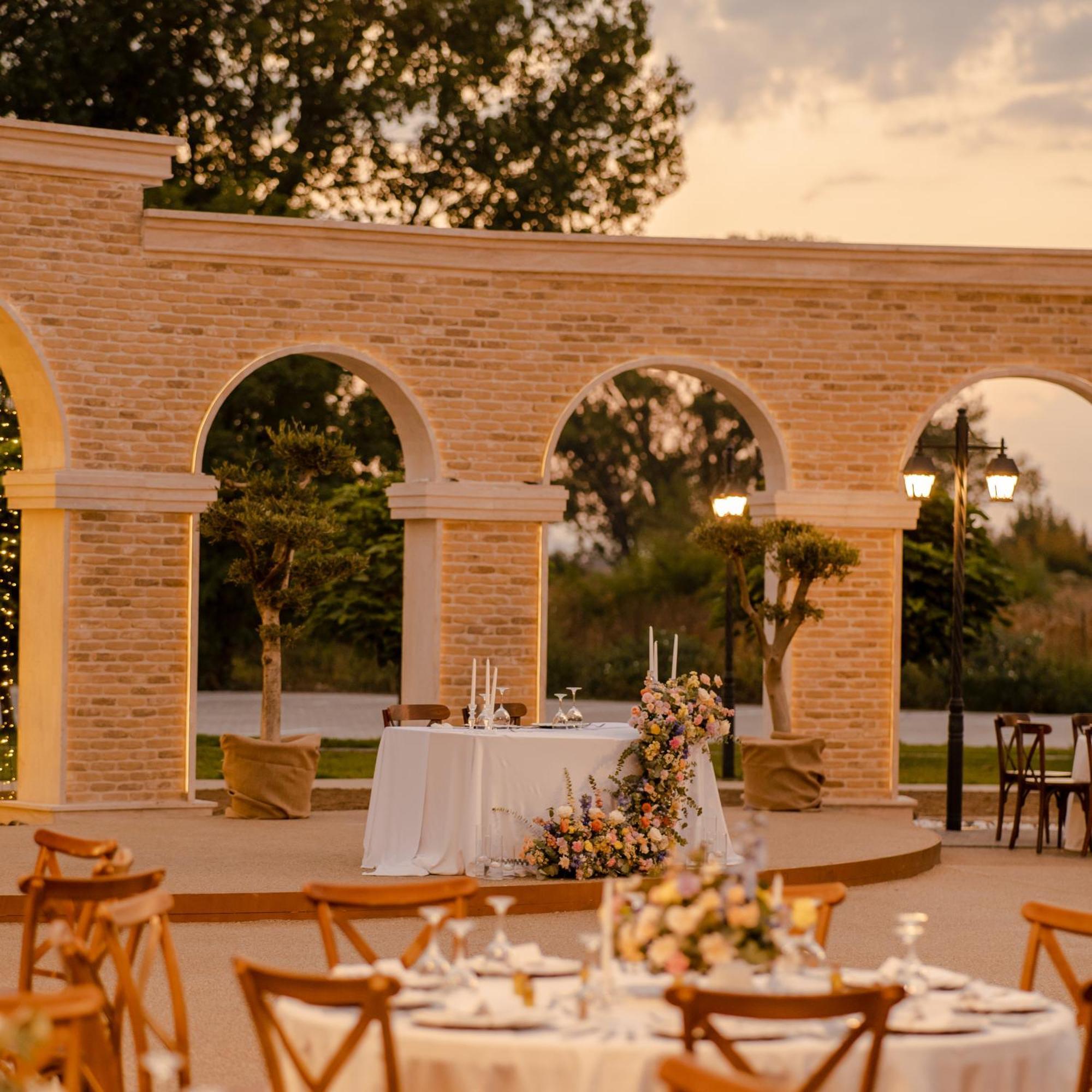 Amazona Hotel Pristina Exterior photo