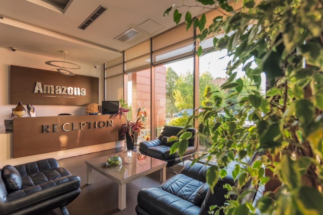 Amazona Hotel Pristina Exterior photo